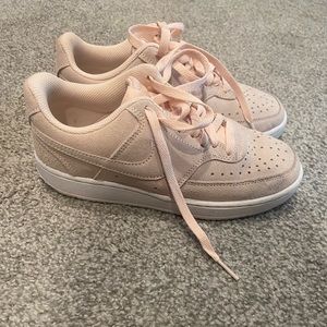 Nike court low